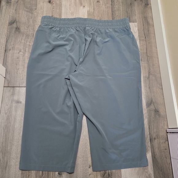 Active Zone Plus Size Drawstring Capri - Picture 8 of 11